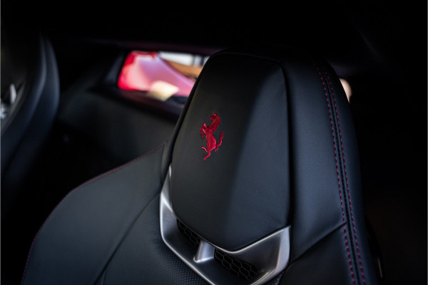 Ferrari 296 GTB 3.0 V6 - Rosso Imola | Origineel NL | Lift | Memory