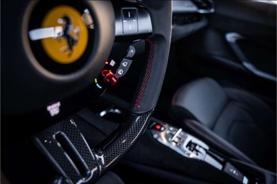 Ferrari 296 GTB 3.0 V6 - Rosso Imola | Origineel NL | Lift | Memory