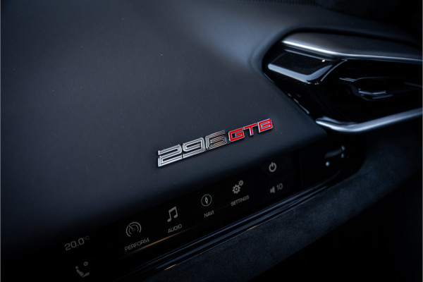 Ferrari 296 GTB 3.0 V6 - Rosso Imola | Origineel NL | Lift | Memory