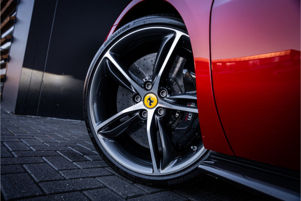 Ferrari 296 GTB 3.0 V6 - Rosso Imola | Origineel NL | Lift | Memory