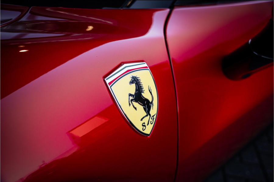 Ferrari 296 GTB 3.0 V6 - Rosso Imola | Origineel NL | Lift | Memory