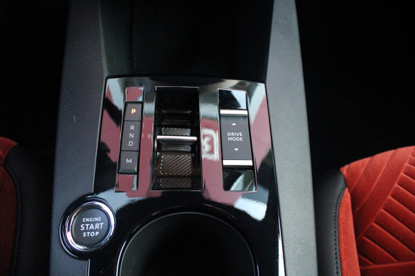 Lancia Ypsilon 1.2 110PK Turbo Hybrid LX | CAMERA VOOR/ ACHTER | ELEKTRISCH VERSTELBARE BESTUURDERSSTOEL | VELOURS BEKLEDING | STOEL VERWARMING | MASSAGEFUNCTIE BESTUURDERSSTOEL |  DRAADLOOS APPLE CARPLAY / ANDROID AUTO | DRAADLOZE TELEFOONLADER | DODEHOEK DETECTIE | CLIMATE CONTROL |