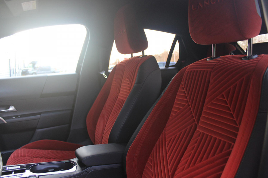 Lancia Ypsilon 1.2 110PK Turbo Hybrid LX | CAMERA VOOR/ ACHTER | ELEKTRISCH VERSTELBARE BESTUURDERSSTOEL | VELOURS BEKLEDING | STOEL VERWARMING | MASSAGEFUNCTIE BESTUURDERSSTOEL |  DRAADLOOS APPLE CARPLAY / ANDROID AUTO | DRAADLOZE TELEFOONLADER | DODEHOEK DETECTIE | CLIMATE CONTROL |