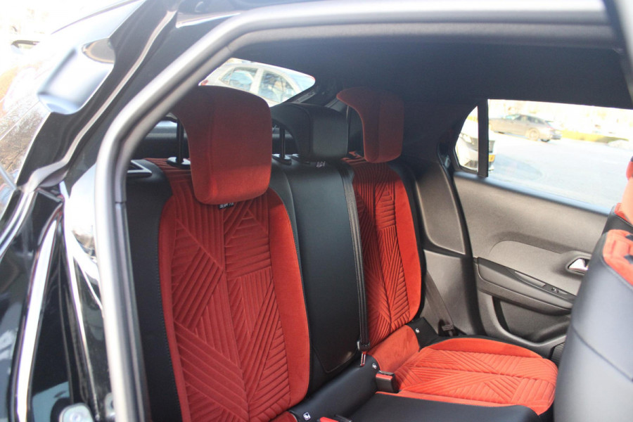 Lancia Ypsilon 1.2 110PK Turbo Hybrid LX | CAMERA VOOR/ ACHTER | ELEKTRISCH VERSTELBARE BESTUURDERSSTOEL | VELOURS BEKLEDING | STOEL VERWARMING | MASSAGEFUNCTIE BESTUURDERSSTOEL |  DRAADLOOS APPLE CARPLAY / ANDROID AUTO | DRAADLOZE TELEFOONLADER | DODEHOEK DETECTIE | CLIMATE CONTROL |