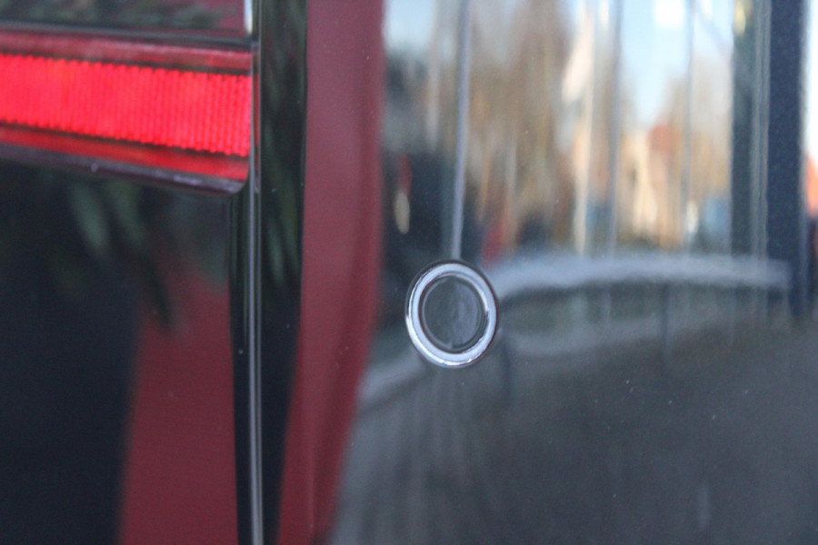 Lancia Ypsilon 1.2 110PK Turbo Hybrid LX | CAMERA VOOR/ ACHTER | ELEKTRISCH VERSTELBARE BESTUURDERSSTOEL | VELOURS BEKLEDING | STOEL VERWARMING | MASSAGEFUNCTIE BESTUURDERSSTOEL |  DRAADLOOS APPLE CARPLAY / ANDROID AUTO | DRAADLOZE TELEFOONLADER | DODEHOEK DETECTIE | CLIMATE CONTROL |