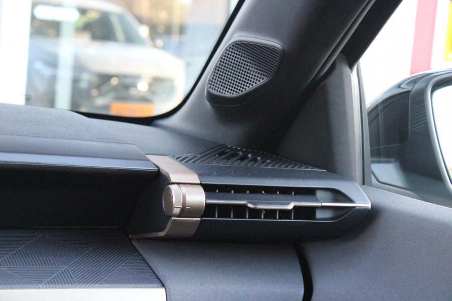 Lancia Ypsilon 1.2 110PK Turbo Hybrid LX | CAMERA VOOR/ ACHTER | ELEKTRISCH VERSTELBARE BESTUURDERSSTOEL | VELOURS BEKLEDING | STOEL VERWARMING | MASSAGEFUNCTIE BESTUURDERSSTOEL |  DRAADLOOS APPLE CARPLAY / ANDROID AUTO | DRAADLOZE TELEFOONLADER | DODEHOEK DETECTIE | CLIMATE CONTROL |