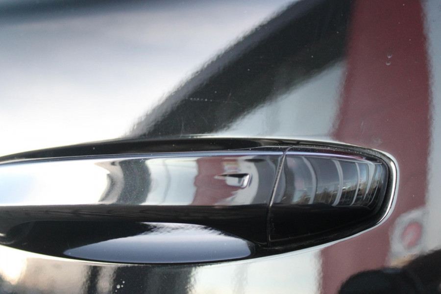 Lancia Ypsilon 1.2 110PK Turbo Hybrid LX | CAMERA VOOR/ ACHTER | ELEKTRISCH VERSTELBARE BESTUURDERSSTOEL | VELOURS BEKLEDING | STOEL VERWARMING | MASSAGEFUNCTIE BESTUURDERSSTOEL |  DRAADLOOS APPLE CARPLAY / ANDROID AUTO | DRAADLOZE TELEFOONLADER | DODEHOEK DETECTIE | CLIMATE CONTROL |