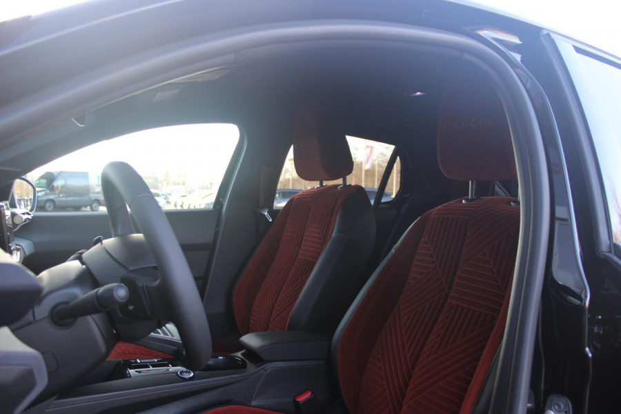 Lancia Ypsilon 1.2 110PK Turbo Hybrid LX | CAMERA VOOR/ ACHTER | ELEKTRISCH VERSTELBARE BESTUURDERSSTOEL | VELOURS BEKLEDING | STOEL VERWARMING | MASSAGEFUNCTIE BESTUURDERSSTOEL |  DRAADLOOS APPLE CARPLAY / ANDROID AUTO | DRAADLOZE TELEFOONLADER | DODEHOEK DETECTIE | CLIMATE CONTROL |