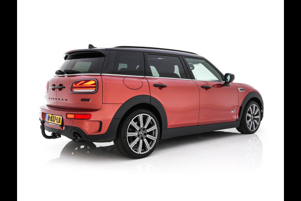 MINI Clubman 2.0 Cooper S ALL4 Premier Plus JCW (INCL-BTW) Aut * PANO | LEATHER | FULL-LED | HEATED-SPORTSEATS | DIGI-COCKPIT | AMBIENT-LIGHT | PRIVACY-GLASS | HEAD-UP | PDC | CAMERA | DAB  | KEYLESS | TOWBAR | 18"ALU*