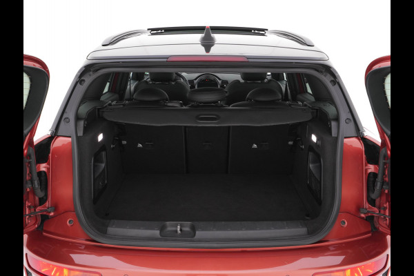 MINI Clubman 2.0 Cooper S ALL4 Premier Plus JCW (INCL-BTW) Aut * PANO | LEATHER | FULL-LED | HEATED-SPORTSEATS | DIGI-COCKPIT | AMBIENT-LIGHT | PRIVACY-GLASS | HEAD-UP | PDC | CAMERA | DAB  | KEYLESS | TOWBAR | 18"ALU*