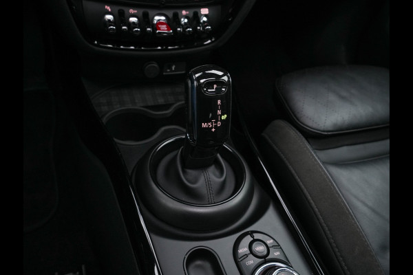 MINI Clubman 2.0 Cooper S ALL4 Premier Plus JCW (INCL-BTW) Aut * PANO | LEATHER | FULL-LED | HEATED-SPORTSEATS | DIGI-COCKPIT | AMBIENT-LIGHT | PRIVACY-GLASS | HEAD-UP | PDC | CAMERA | DAB  | KEYLESS | TOWBAR | 18"ALU*