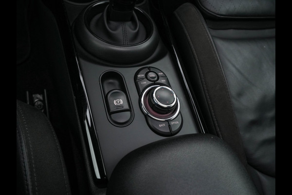 MINI Clubman 2.0 Cooper S ALL4 Premier Plus JCW (INCL-BTW) Aut * PANO | LEATHER | FULL-LED | HEATED-SPORTSEATS | DIGI-COCKPIT | AMBIENT-LIGHT | PRIVACY-GLASS | HEAD-UP | PDC | CAMERA | DAB  | KEYLESS | TOWBAR | 18"ALU*