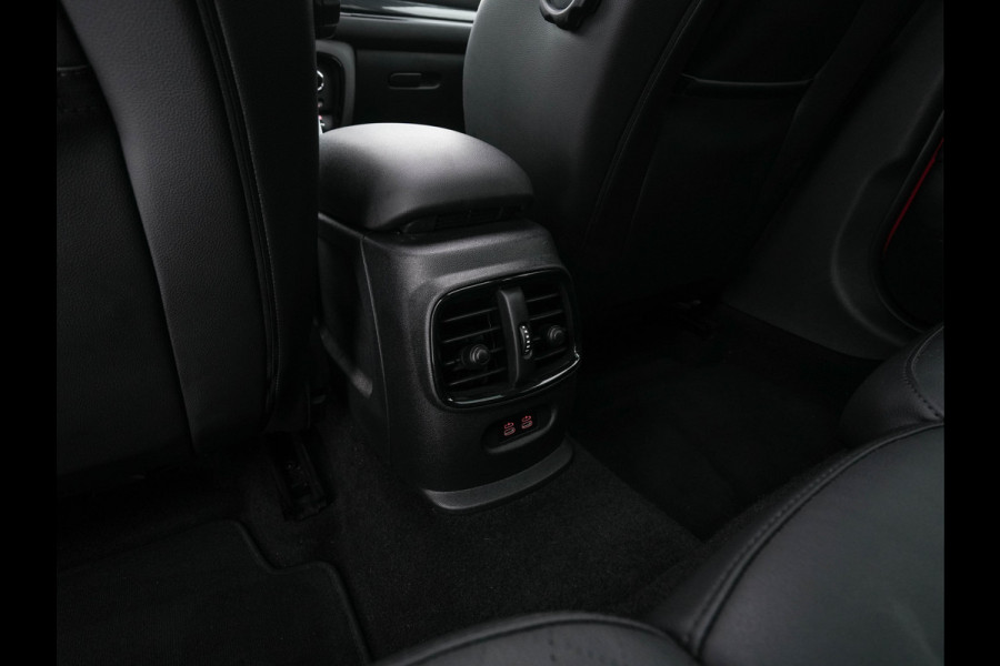 MINI Clubman 2.0 Cooper S ALL4 Premier Plus JCW (INCL-BTW) Aut * PANO | LEATHER | FULL-LED | HEATED-SPORTSEATS | DIGI-COCKPIT | AMBIENT-LIGHT | PRIVACY-GLASS | HEAD-UP | PDC | CAMERA | DAB  | KEYLESS | TOWBAR | 18"ALU*