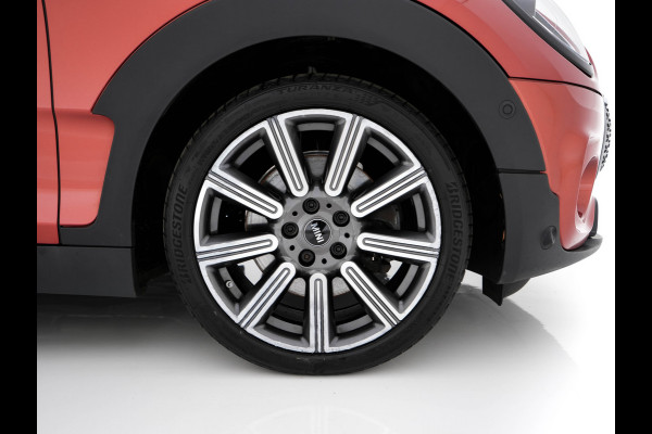 MINI Clubman 2.0 Cooper S ALL4 Premier Plus JCW (INCL-BTW) Aut * PANO | LEATHER | FULL-LED | HEATED-SPORTSEATS | DIGI-COCKPIT | AMBIENT-LIGHT | PRIVACY-GLASS | HEAD-UP | PDC | CAMERA | DAB  | KEYLESS | TOWBAR | 18"ALU*