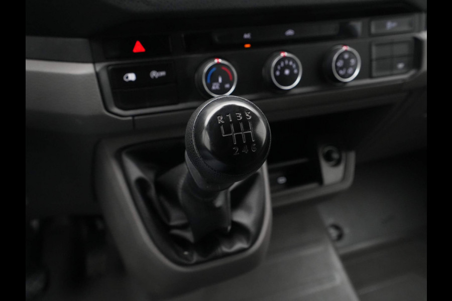Volkswagen Crafter L3H3 2.0 TDI 102pk 3.0T / Navigatie / Airco / Bijrijdersbank