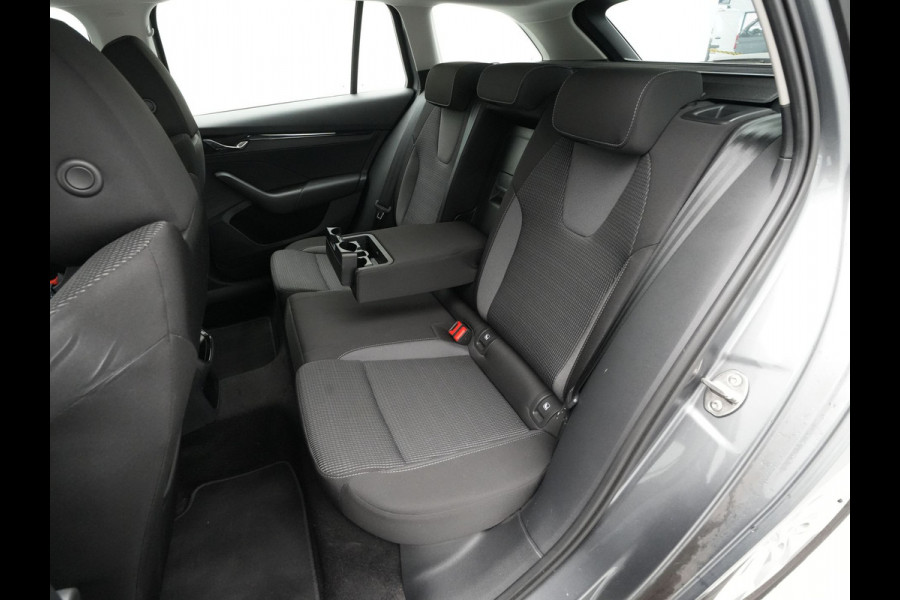 Škoda Octavia Combi 1.0 TSI 110pk Business Edition Trekhaak Navigatie Keyless Clima