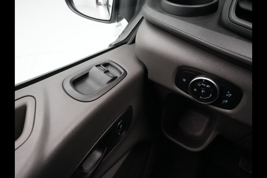 Ford Transit Dubbele Cabine Pick-Up 310 2.0 TDCI 96kW 130PK L2H1 Ambiente Airco Bluetooth Trekhaak 7 persoons