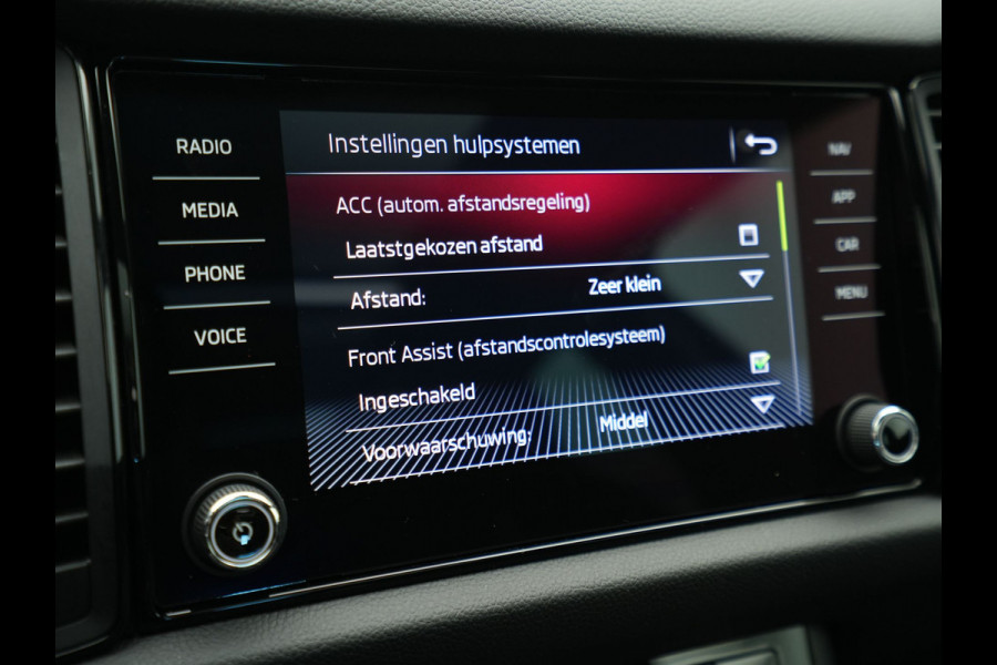 Škoda Kodiaq 1.5 TSI 150pk Sportline Business Panorama Camera Stoelverwarming Acc Carplay