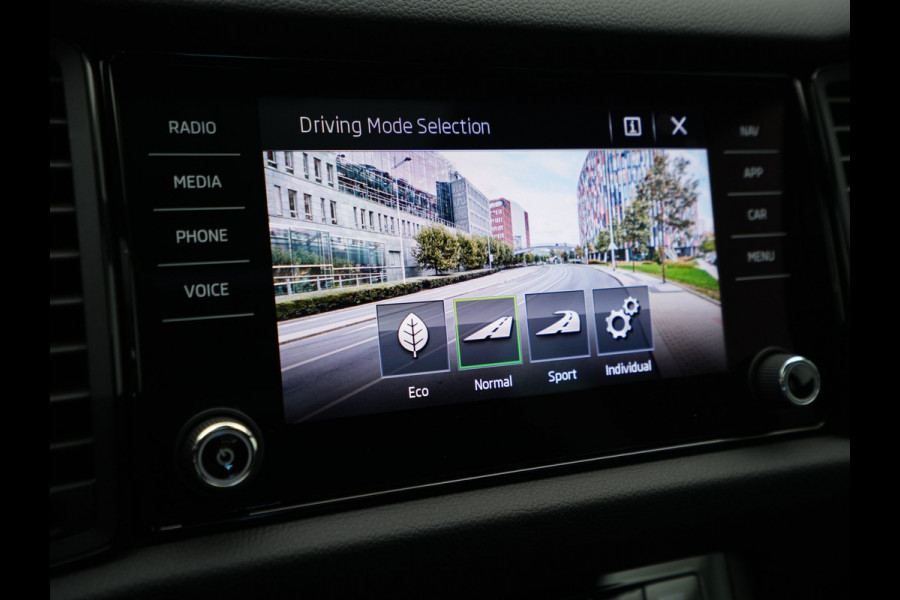 Škoda Kodiaq 1.5 TSI 150pk Sportline Business Panorama Camera Stoelverwarming Acc Carplay
