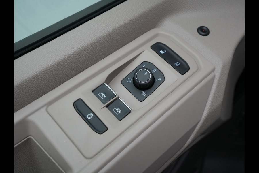 Volkswagen Multivan L1H1 1.4 PHEV eHybrid 218pk DSG Life / Automaat / Panorama dak / Trekhaak / El. schuifdeuren