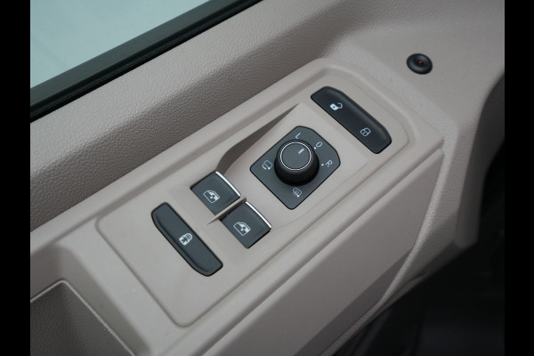 Volkswagen Multivan L1H1 1.4 PHEV eHybrid 218pk DSG Life / Automaat / Panorama dak / Trekhaak / El. schuifdeuren