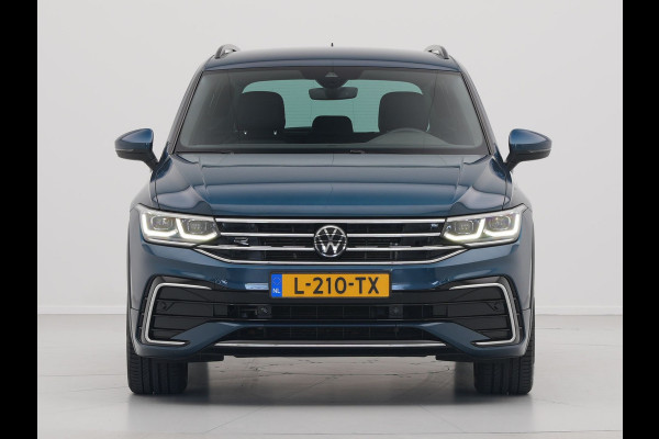 Volkswagen Tiguan 1.5 TSI 150pk DSG R-Line Navigatie Wegkl. trekhaak Acc Elek. kofferklep Autobedrijf van den Bosch
