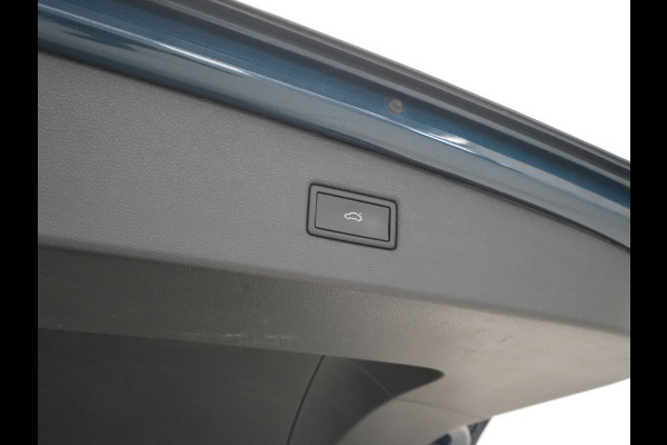 Volkswagen Tiguan 1.5 TSI 150pk DSG R-Line Navigatie Wegkl. trekhaak Acc Elek. kofferklep Autobedrijf van den Bosch