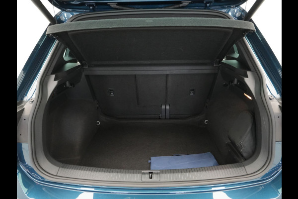 Volkswagen Tiguan 1.5 TSI 150pk DSG R-Line Navigatie Wegkl. trekhaak Acc Elek. kofferklep Autobedrijf van den Bosch