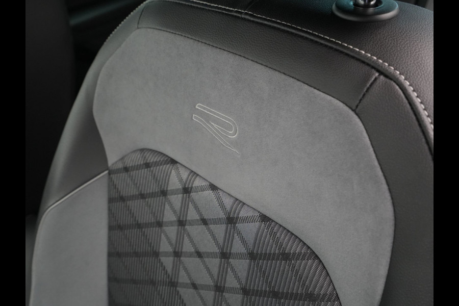 Volkswagen Tiguan 1.5 TSI 150pk DSG R-Line Navigatie Wegkl. trekhaak Acc Elek. kofferklep Autobedrijf van den Bosch