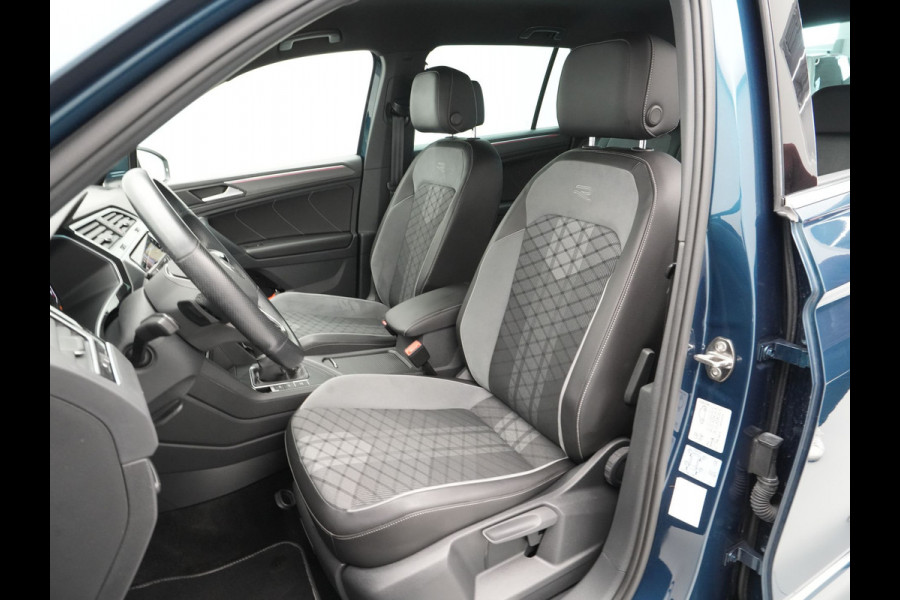 Volkswagen Tiguan 1.5 TSI 150pk DSG R-Line Navigatie Wegkl. trekhaak Acc Elek. kofferklep Autobedrijf van den Bosch