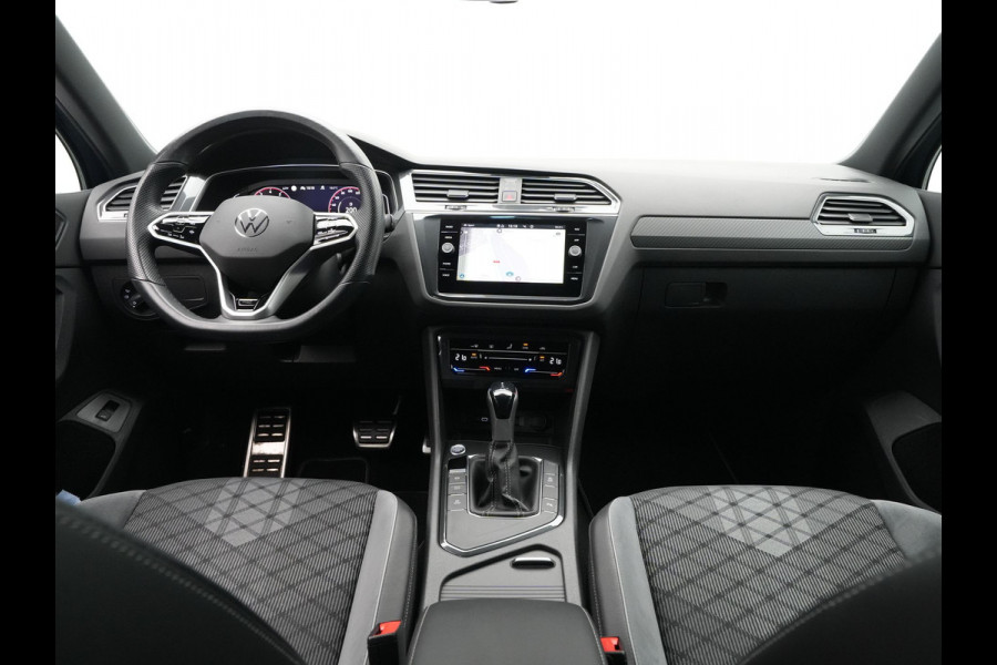 Volkswagen Tiguan 1.5 TSI 150pk DSG R-Line Navigatie Wegkl. trekhaak Acc Elek. kofferklep Autobedrijf van den Bosch