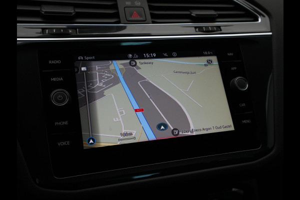 Volkswagen Tiguan 1.5 TSI 150pk DSG R-Line Navigatie Wegkl. trekhaak Acc Elek. kofferklep Autobedrijf van den Bosch