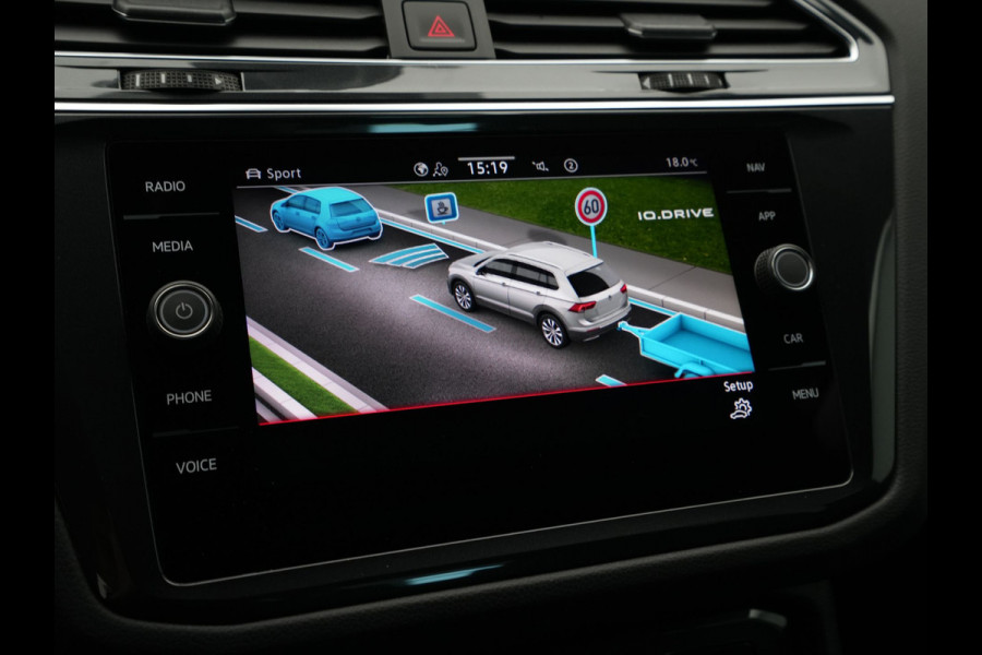 Volkswagen Tiguan 1.5 TSI 150pk DSG R-Line Navigatie Wegkl. trekhaak Acc Elek. kofferklep Autobedrijf van den Bosch