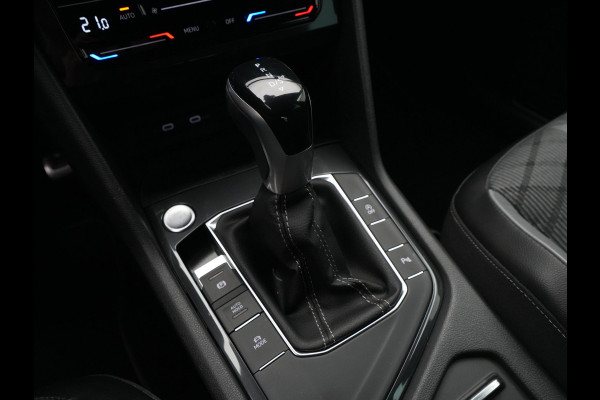 Volkswagen Tiguan 1.5 TSI 150pk DSG R-Line Navigatie Wegkl. trekhaak Acc Elek. kofferklep Autobedrijf van den Bosch