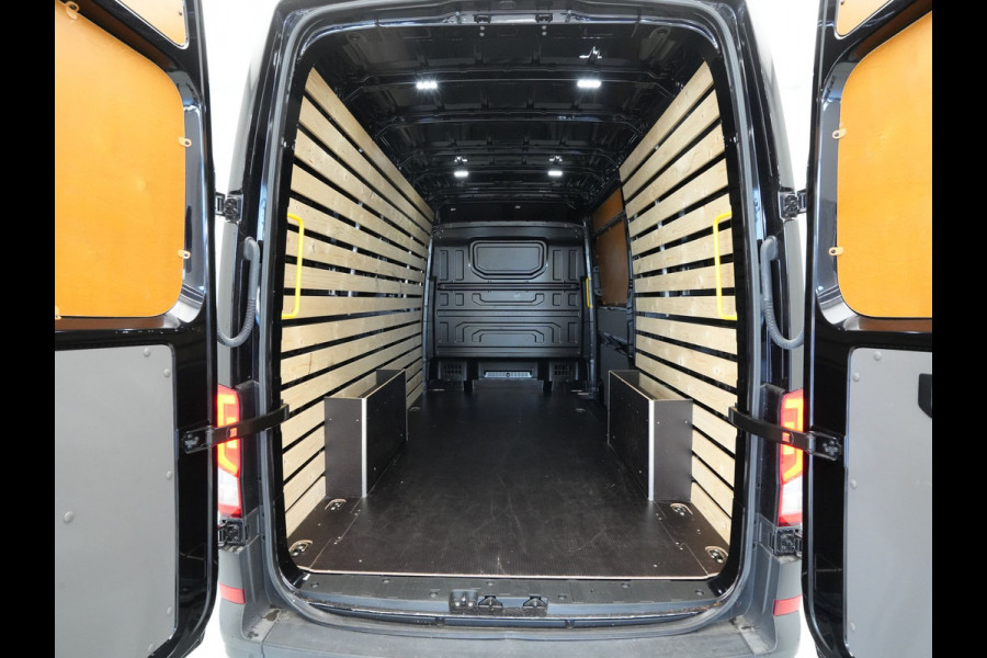 Volkswagen Crafter L3H3 2.0 TDI 140pk 3.5T Exclusive-Edition / Trekhaak / Navigatie / Camera / Acc / Pdc / Stoel/Stuurverwarming / Carplay