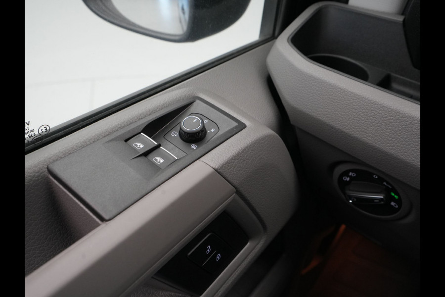 Volkswagen Crafter L3H3 2.0 TDI 140pk 3.5T Exclusive-Edition / Trekhaak / Navigatie / Camera / Acc / Pdc / Stoel/Stuurverwarming / Carplay