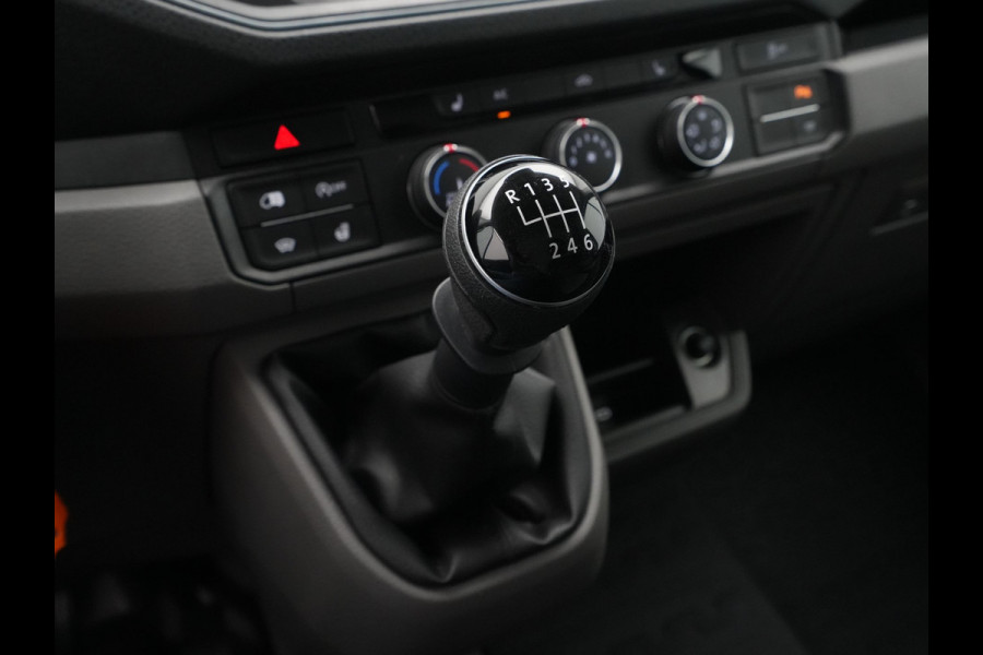 Volkswagen Crafter L3H3 2.0 TDI 140pk 3.5T Exclusive-Edition / Trekhaak / Navigatie / Camera / Acc / Pdc / Stoel/Stuurverwarming / Carplay