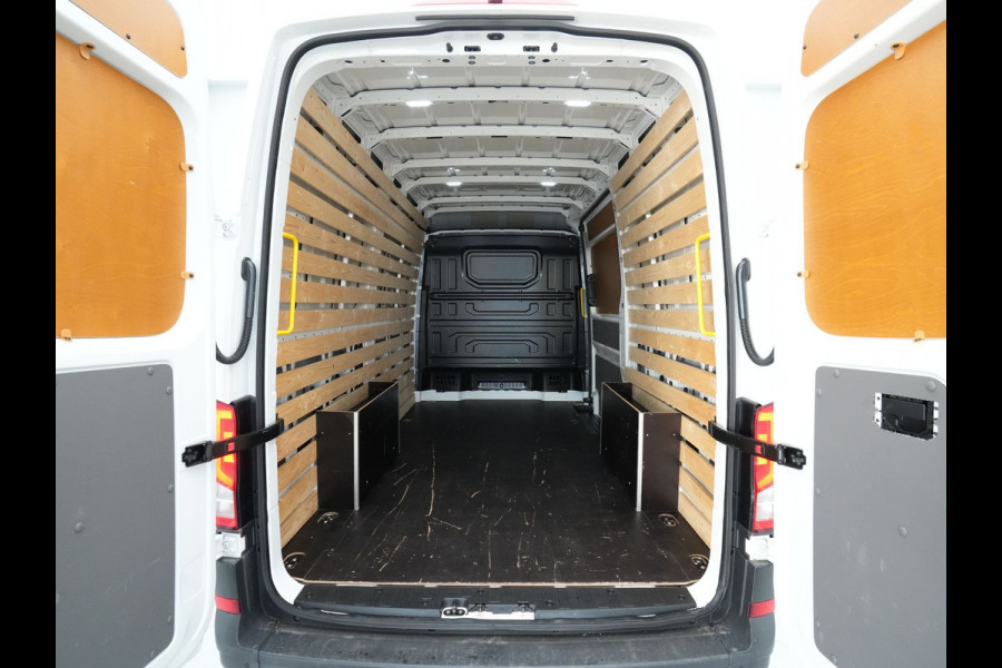 Volkswagen Crafter L3H3 2.0 TDI 140PK 3.5T Highline / Trekhaak / Betimmering /Carplay / Camera