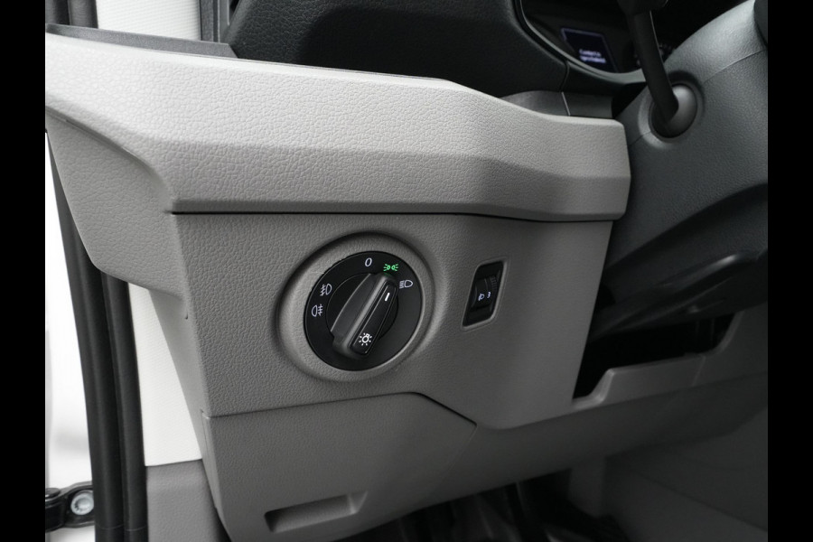 Volkswagen Crafter L3H3 2.0 TDI 140PK 3.5T Highline / Trekhaak / Betimmering /Carplay / Camera