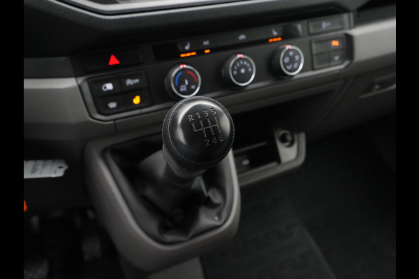 Volkswagen Crafter L3H3 2.0 TDI 140PK 3.5T Highline / Trekhaak / Betimmering /Carplay / Camera