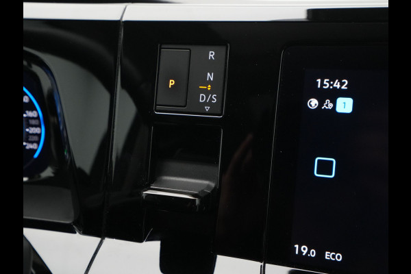 Volkswagen Multivan L1H1 1.4 PHEV eHybrid 218pk DSG Life / Automaat / Panorama dak / Trekhaak / El. schuifdeuren