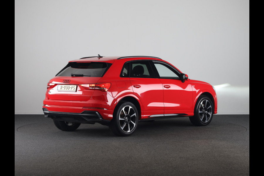 Audi Q3 45 TFSI e S edition 245pk | Navigatie | Trekhaak | Adaptieve cruise controle | 3 spaaks afgevlakt stuurwiel | 19 inch Lichtmetalen velgen