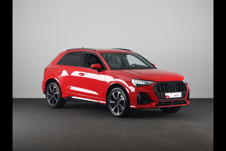 Audi Q3 45 TFSI e S edition 245pk | Navigatie | Trekhaak | Adaptieve cruise controle | 3 spaaks afgevlakt stuurwiel | 19 inch Lichtmetalen velgen