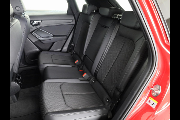 Audi Q3 45 TFSI e S edition 245pk | Navigatie | Trekhaak | Adaptieve cruise controle | 3 spaaks afgevlakt stuurwiel | 19 inch Lichtmetalen velgen