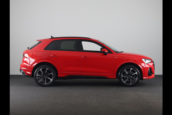 Audi Q3 45 TFSI e S edition 245pk | Navigatie | Trekhaak | Adaptieve cruise controle | 3 spaaks afgevlakt stuurwiel | 19 inch Lichtmetalen velgen