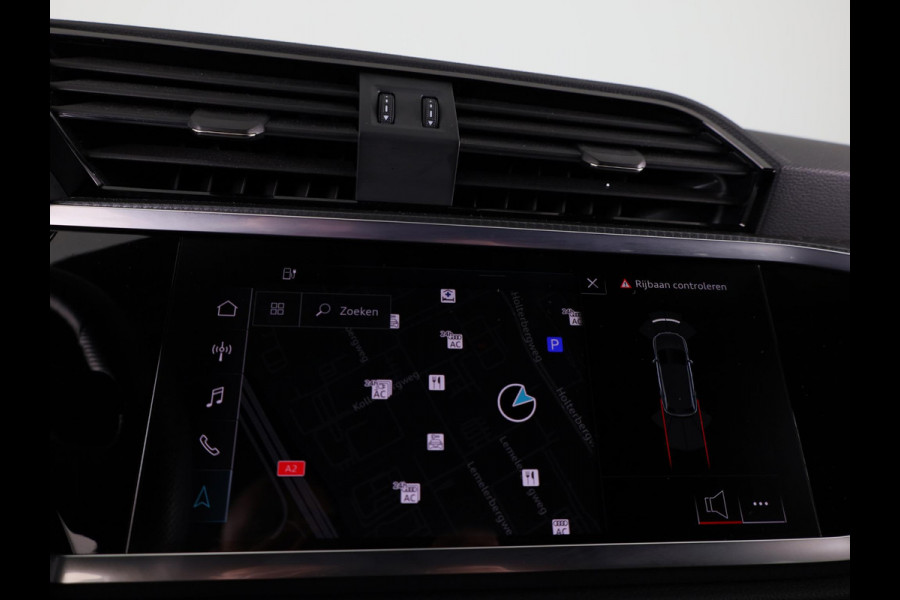 Audi Q3 45 TFSI e S edition 245pk | Navigatie | Trekhaak | Adaptieve cruise controle | 3 spaaks afgevlakt stuurwiel | 19 inch Lichtmetalen velgen