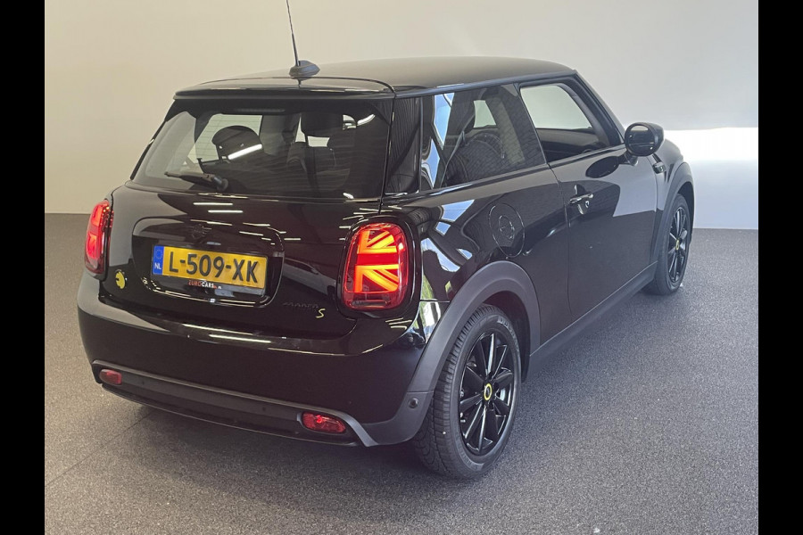 MINI Mini Electric Classic 33 kWh All Black Climate control Cruise control LED Parkeersensoren Achteruitrijcamera