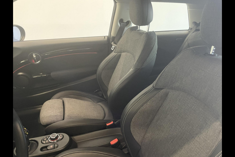 MINI Mini Electric Classic 33 kWh All Black Climate control Cruise control LED Parkeersensoren Achteruitrijcamera