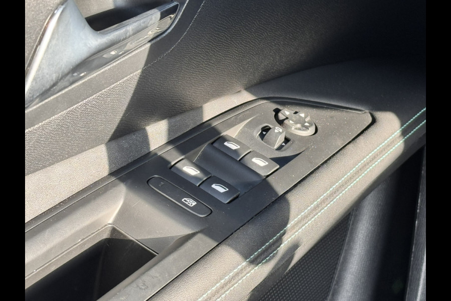 Peugeot 3008 1.2 PureTech Allure | 18"velgen | Camera achter | Navigatie | Carplay/Android | Cimatecontrol | Cruisecontrol