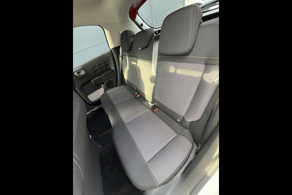 Citroën C3 82pk Shine (Trekhaak - Stoelverwarming - Camera - Navigatie via App - Automatische Airco - Parkeersensoren)